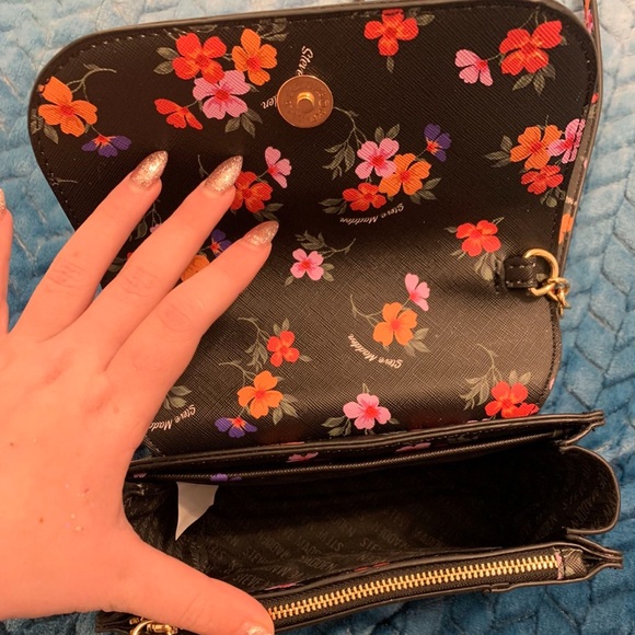 NWOT Black and Floral Steve Madden Crossbody - Picture 3 of 4